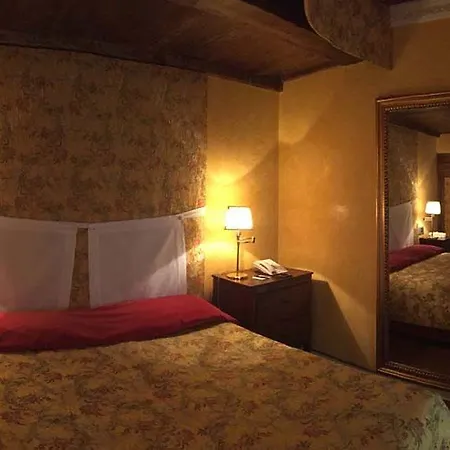 Готель Gabbia D'oro 5*